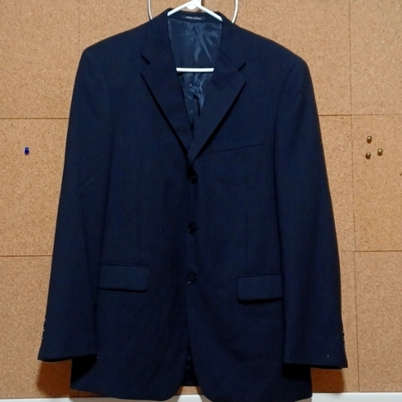 Axcess by Claiborne mens suit coat size 40R in a beautiful dark blue wit…